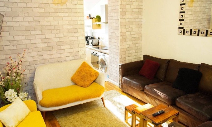 Adamsdown Casa | House near Cardiff City Centre