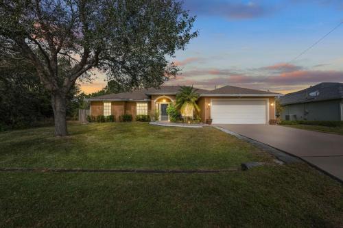 Port Saint Lucie Casa | House near Jensen Beach! With Game Room and Sunroom