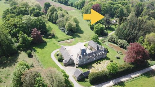 Vieux-Viel Casa | House Nestled in the Forest