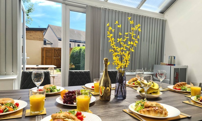 Peterborough Casa | House of 4 Chimneys by Your Lettings UK