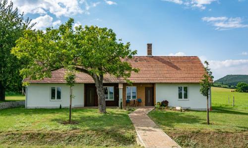 Torokbalint Apartamento | House of the Golden Horse in Hosszúréti Lovas Major
