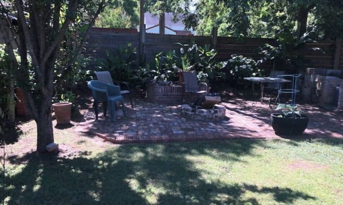 Crestline Heights Casa | House of the Lions quite and safe 1930s bungalow.