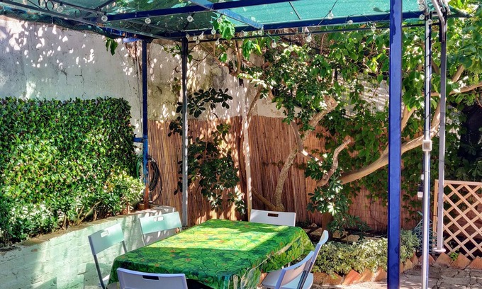Gaeta Apartamento | House of Ulysses: private garden and parking.