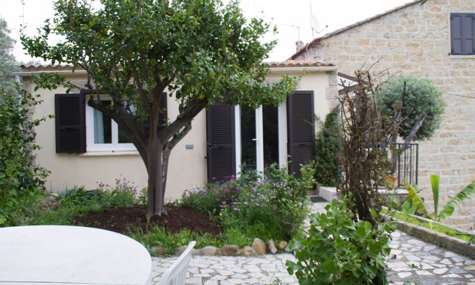 Serra-di-Ferro Casa | Casa en Porto Pollo con jardín