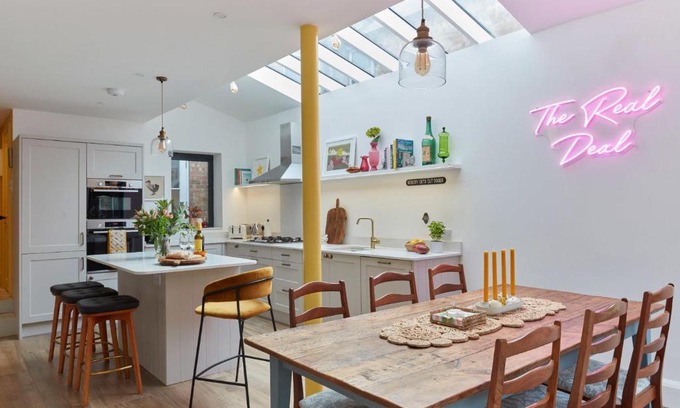 Deal Casa | House on Beaconsfield by Coaste - spacious seaside home perfect for relaxing with friends or family
