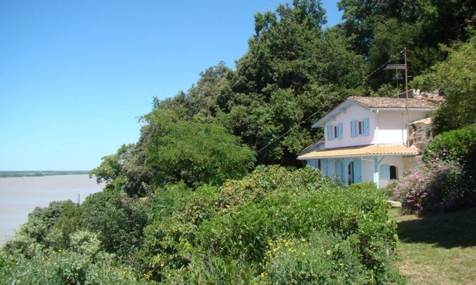 Gauriac Casa | House on cliff facing Gironde estuary