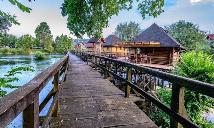 Bosanska Krupa Casa | House on piles, Una river 'Apartman Una'