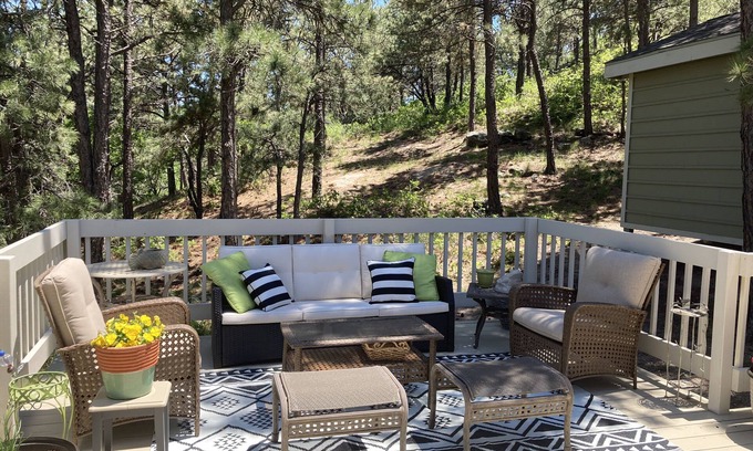 Northwest Colorado Springs Casa | House on secluded, private lot