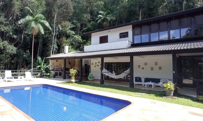 Pedra Verde Casa | Upscale house on the beach, pool and barbecue, one block from the sea.