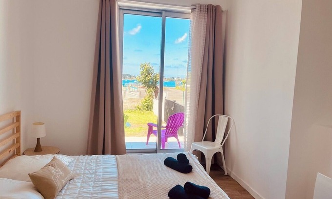Landeda Casa | House on the port of L'aber Wrach, sea view.