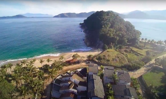 Lazaro Casa | Casa pé na areia Ubatuba a 30m da praia da Sununga e 100m da praia do Lázaro.