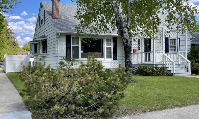 Grand Forks Casa | House one block from the Ralph Engelstad Arena