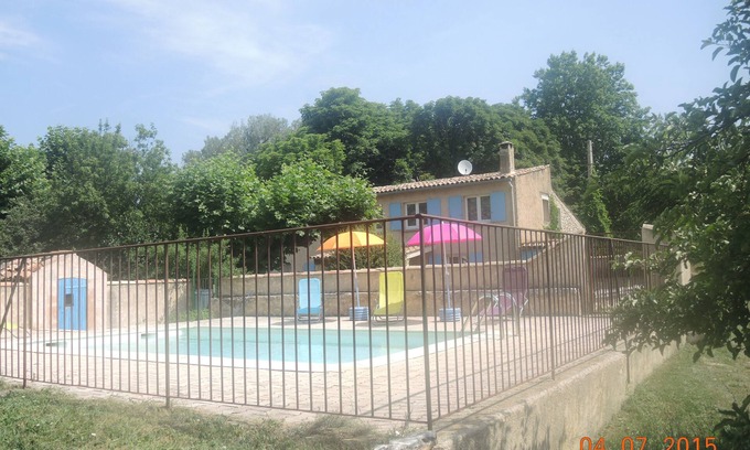 Monieux Casa | casa con piscina privada a los pies del Mont Ventoux y Sault.