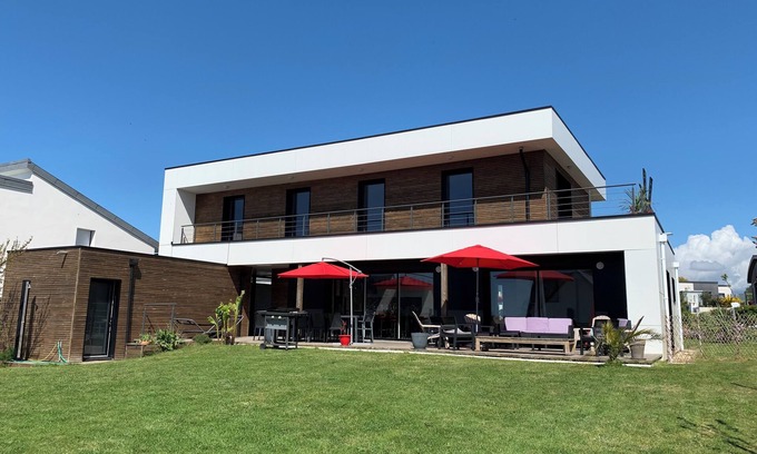 Clohars-Carnoet Villa | House sea view beach on foot large south-facing terrace plancha enclosed garden 5 parking spaces