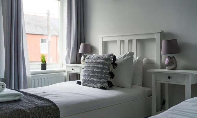 Choppington Casa | House - Sleeps 5 - Pet friendly - Garden - Parking