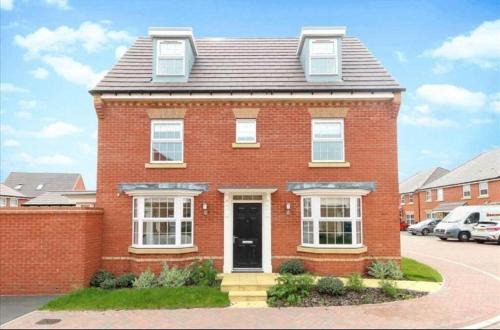 Burton Latimer Casa | House-Sleeps 8-Parking-Garden-Country Surroundings