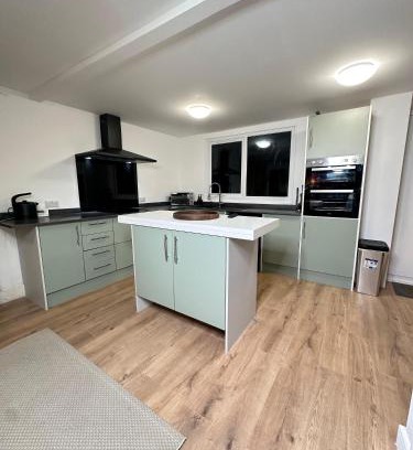 Chapeltown Casa | House-Sleeps8-Parking-Garden