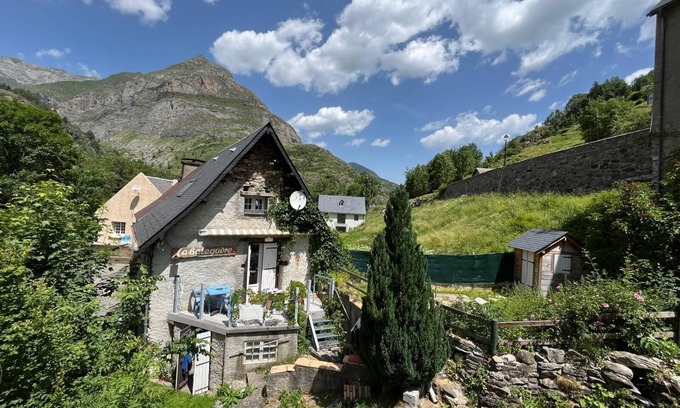 Gavarnie-Gedre Casa | House + studio + garden in the heart of Gavarnie 6 pers