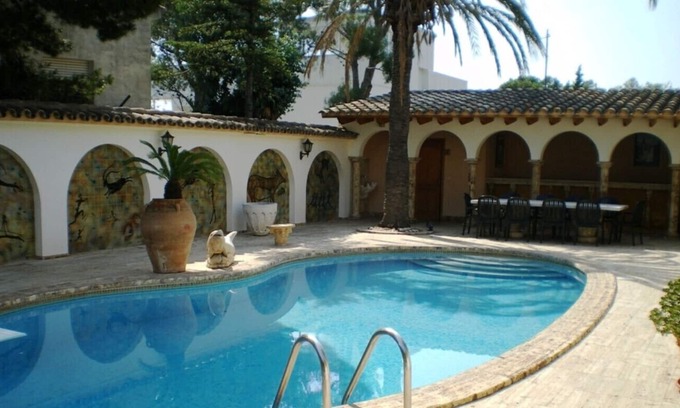 Llanca Villa | Alquiler magnifica villa con piscina privada para 10 personas