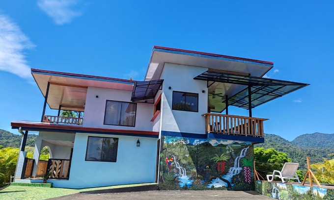 Boca Arenal Villa | House top of the hill.