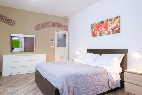 L'antico Ghetto Ebraico Apartamento | House Under the Tower by Studio Vita