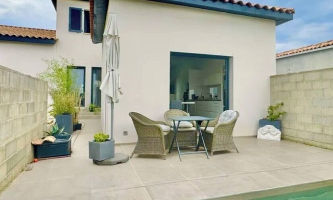 Rochefort-du-Gard Casa | House ventoux view, swimming pool