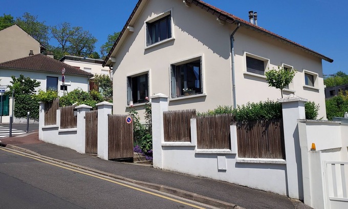 Chaville Casa | House / Villa at Chaville Between Paris and Versailles