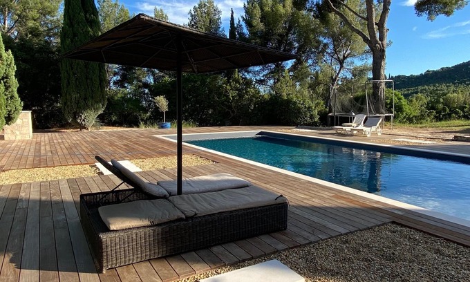 La Cadiere-d'Azur Casa | Dúplex provenzal amueblado con aire acondicionado.