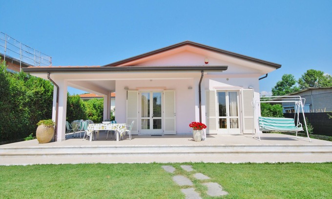 Marina di Pietrasanta Villa | Casa con gran jardin