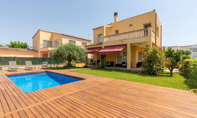 Sant Pere Pescador Chalet De Esquí | Casa Violant - Jardín, piscina, barbacoa, pequeño despacho, wi-fi, garaje
