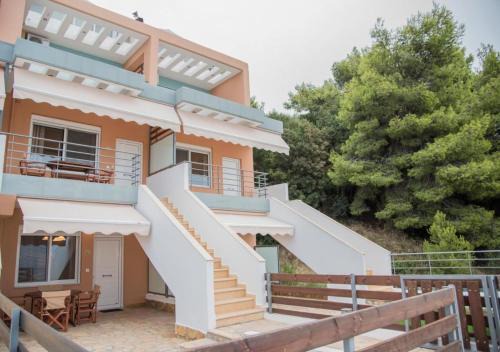 Loutsa Apartamento | House Vraсhos-Loutsa