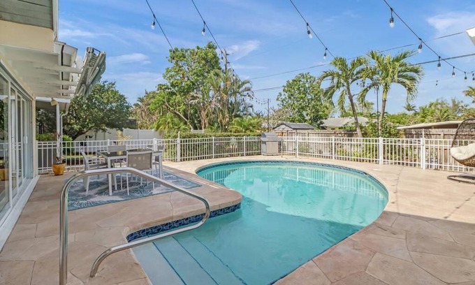 Central Naples Casa | House w/heated pool in Naples 5 min to beach