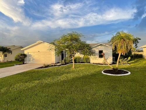Trafalgar Casa | House WhiteHaven in Cape Coral