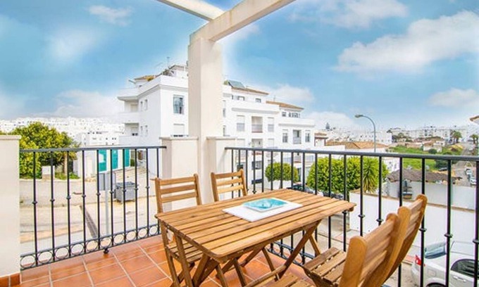 San Ambrosio Villa | Casa con gran patio, terrazas, solarium, garaje, wifi y piscina.