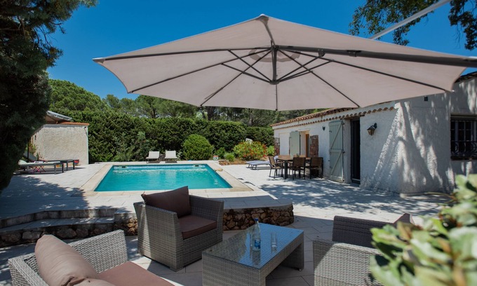 La Bouverie Casa | House with a private pool 15 km from the sea