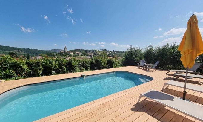 Saint-Julien-du-Serre Casa | Casa con piscina, jardín, terraza con vistas panorámicas Ardèche