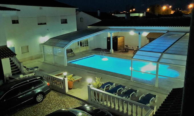 Vimieiro Apartamento | Casa de 3 habitaciones en la planta baja con vistas a la piscina.