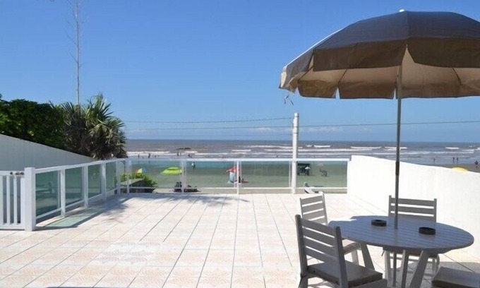 Praia dos Sonhos Casa | House with 4 bedrooms for up to 16 people facing the sea - Dream Beach