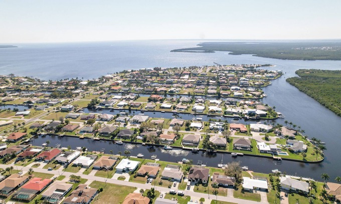 Edgewater Casa | House With A Boat - Boat, Heated Pool, SUP Boards