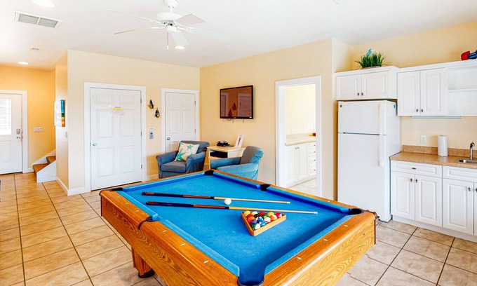Ocean Isle Estates Casa | House with AC, fireplace, & private hot tub