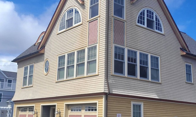 Onset Casa | HOUSE with amazing ocean views! Four Bedrooms, steps from BEACH!