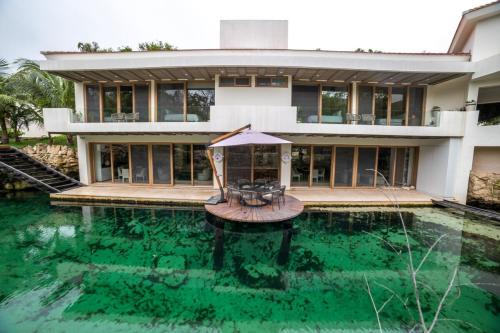 Xpu-Ha Villa | House with cenote and caves in Puerto Aventuras
