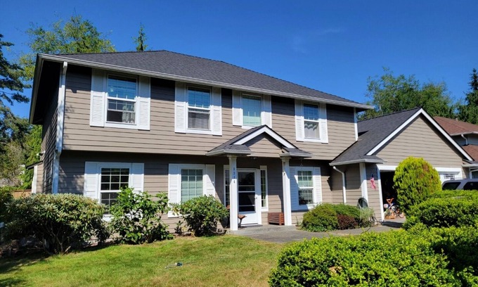 Fircrest Casa | House with Creek