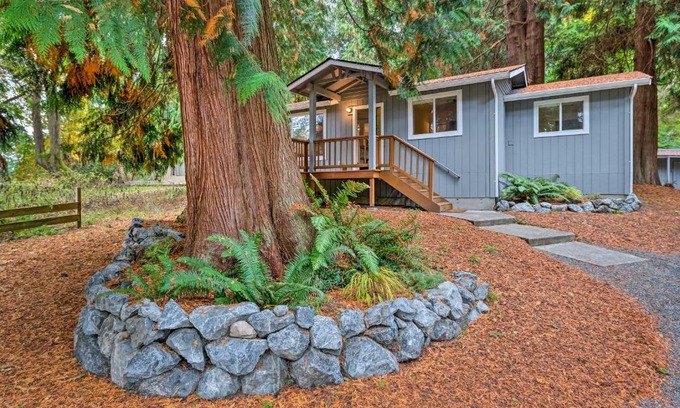 Clinton Casa | House with Deck on Whidbey Island, 1 Mi from Shore!