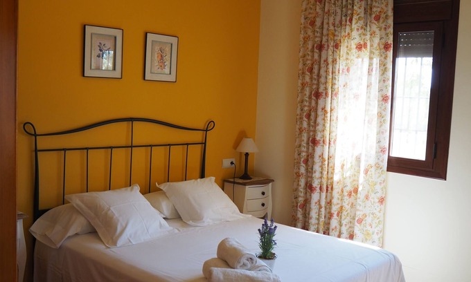 Tortosa Cabaña | Casa con jardín vallado, ideal para familias. Cerca montaña y Delta del Ebro.