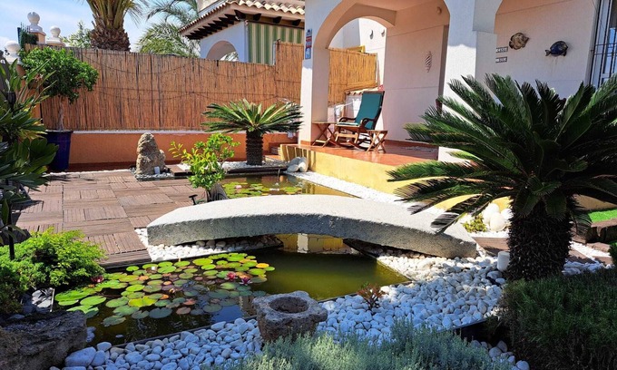 La Marina Casa | Casa con jardín al lado del Parque Natural de las Salinas de Santa Pola y playas