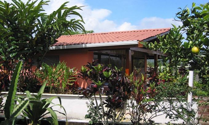 Palmares Casa | House with fabulous gardens Manny fruit trees patio views of the mountains