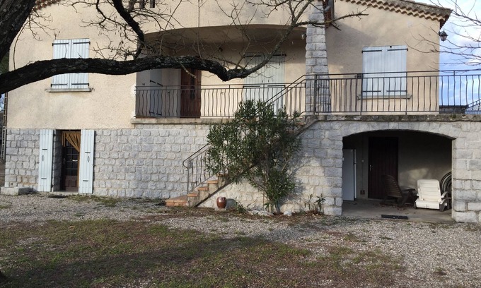 Casteljau Casa | Casa con amplio jardín, capacidad para 6 personas, en un río, totalmente equipada