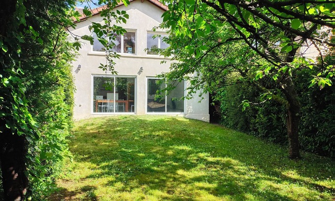 Houilles Casa | House with garden 10mn from Paris