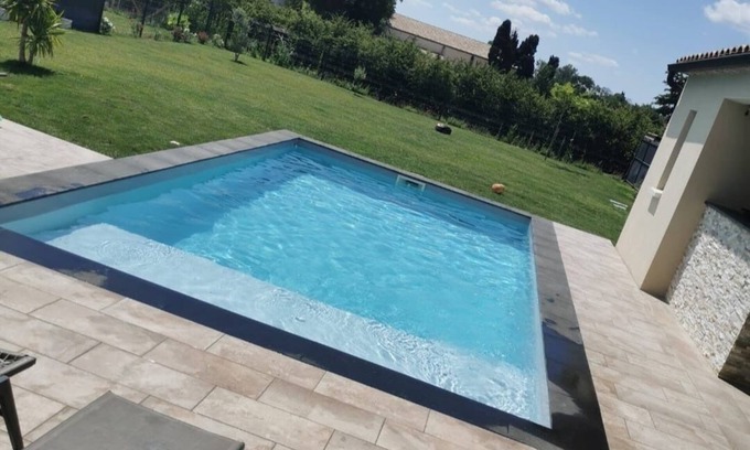 Saint-Martin-de-Crau Casa | House with pool and garden, close to the Alpilles.